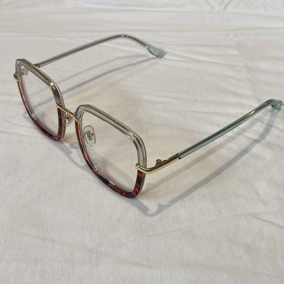 Trendy clear glasses - Picture 2 of 4